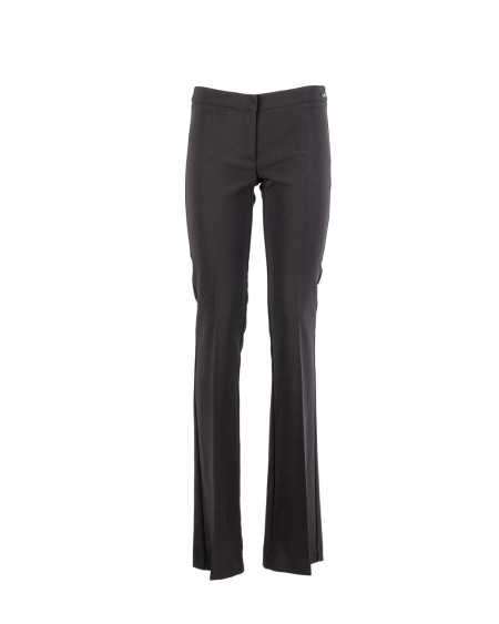 Shop ELISABETTA FRANCHI  Pantalone: Elisabetta Franchi pantaloni in crêpe leggero.
Fodera in raso.
Etichetta con logo.
Zip invisibile sul fianco.
Vita bassa e piega stirata, hanno linea svasata con spacchi interni al fondo.
Composizione: 95%Poliestere 05%Elastane.
Fabbricato in Italia.. PA13357E2-110